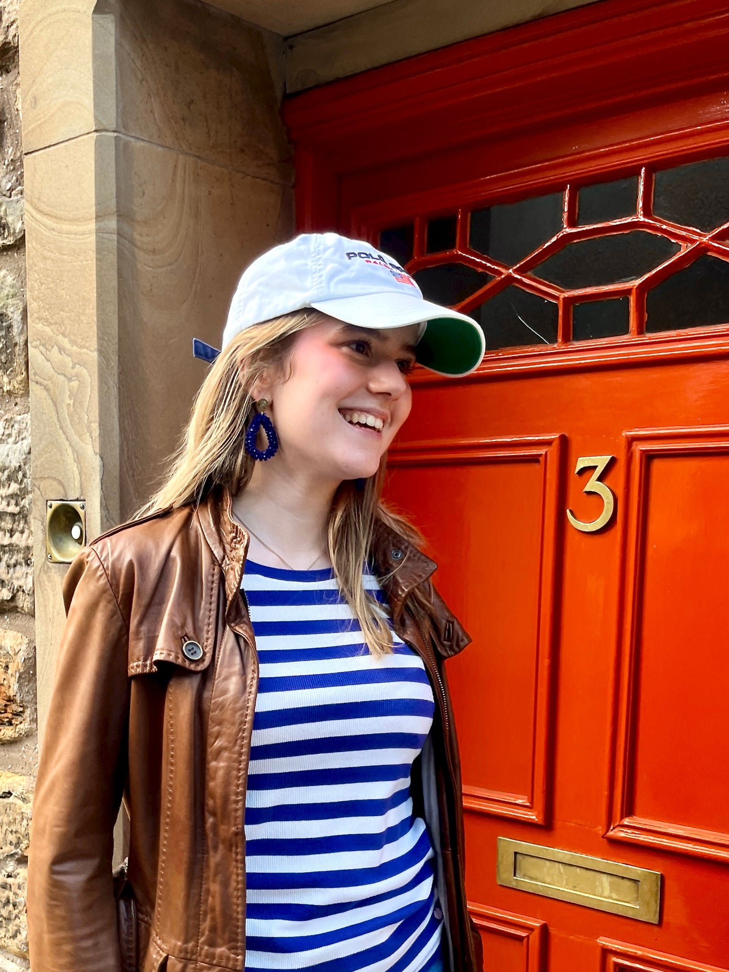 Felicity in Blau