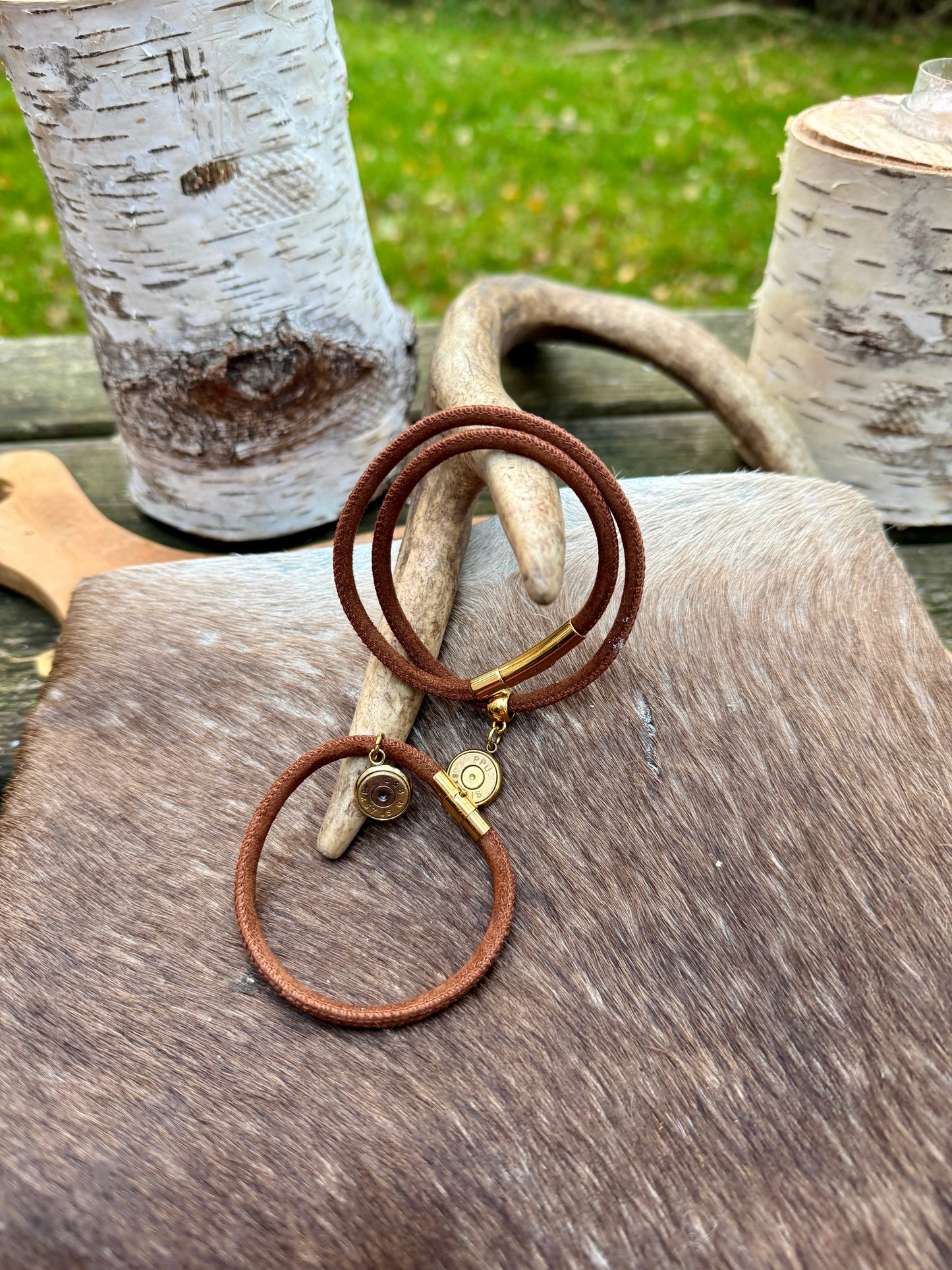 Einfaches Lederarmband (2 Varianten)